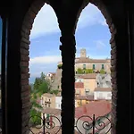 Palazzo Madeo - Residenza D' Epoca Bed & Breakfast
