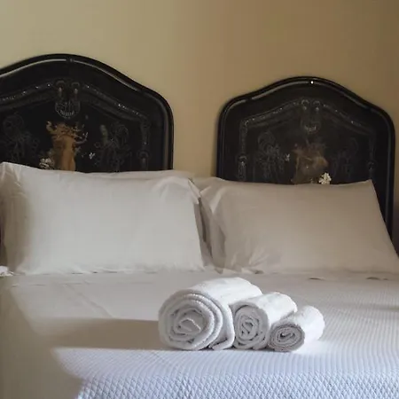 Palazzo Madeo - Residenza D' Epoca Bed & Breakfast