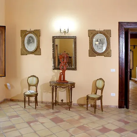 Palazzo Madeo - Residenza D' Epoca B&B 4*