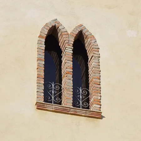 Palazzo Madeo - Residenza D' Epoca Bed & Breakfast 4*