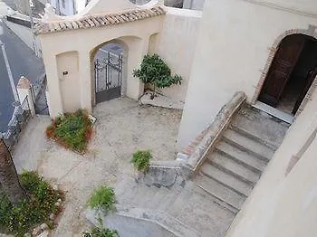 Palazzo Madeo - Residenza D' Epoca Bed & Breakfast