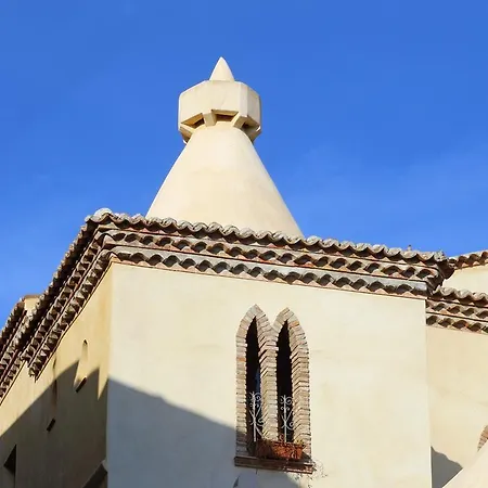 Palazzo Madeo - Residenza D' Epoca Bed & Breakfast 4*