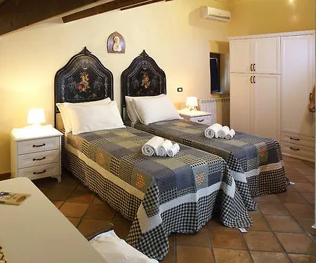 Palazzo Madeo - Residenza D' Epoca Bed & Breakfast 4*