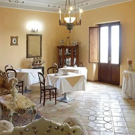 Palazzo Madeo - Residenza D' Epoca Bed & Breakfast