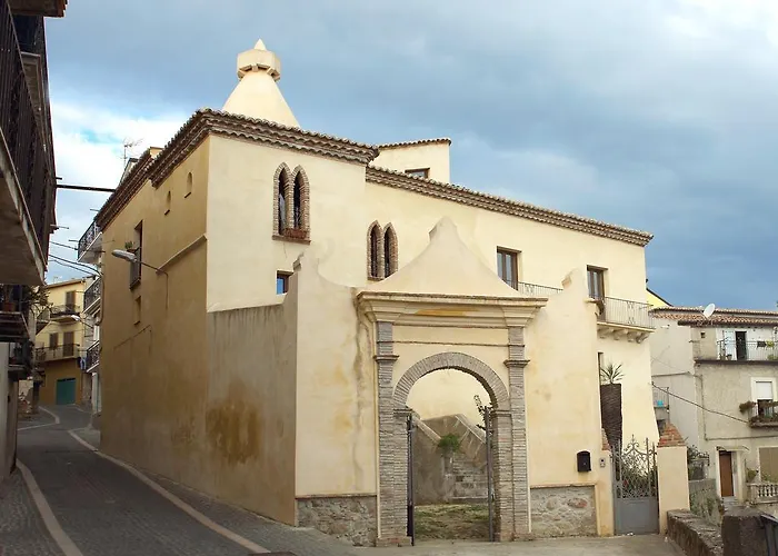 Alojamento de Acomodação e Pequeno-almoço Palazzo Madeo - Residenza D' Epoca Crosia
