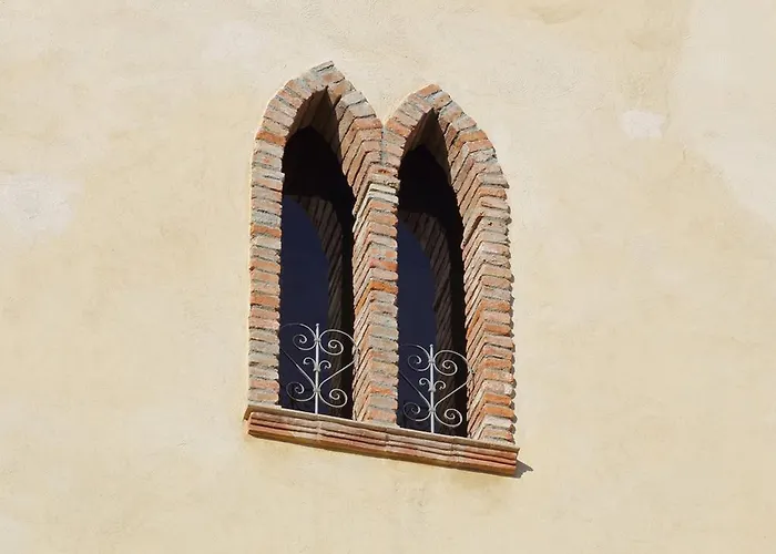 Palazzo Madeo - Residenza D' Epoca לינה וארוחת בוקר 4*