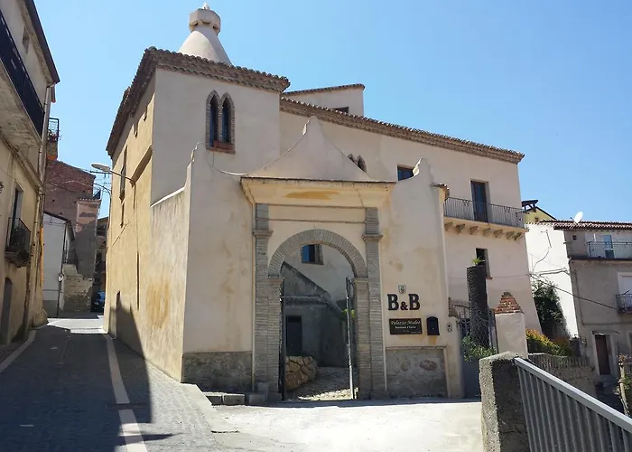 Alojamento de Acomodação e Pequeno-almoço Palazzo Madeo - Residenza D' Epoca Crosia